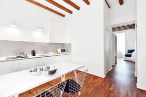 One Bedroom Apartment - Via Pontida 4 room in Brera Apartments in Moscova