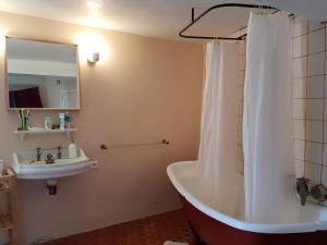 Maisons de vacances Quiet Farmhouse in Draguignan with Private Swimming Pool : photos des chambres