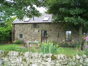 Charming cottage with loch and hill views nr Edinburgh - West Calder