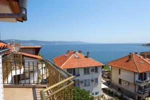 Gloria Holiday House