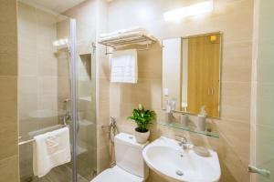 Phòng Deluxe Giường Đôi Có Ban Công (Deluxe Double Room with Balcony)