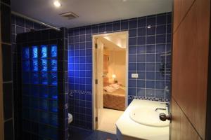 Royal Park Apartments