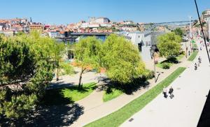 LUXURY Golden River Apartment - In the Heart of city center and wine cellars