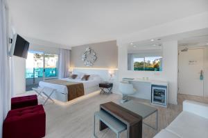 Suite room in Plaza Santa Ponsa Boutique - Adults Only.