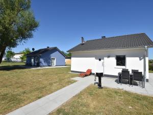 Cozy Holiday Home in Pepelow with Garden