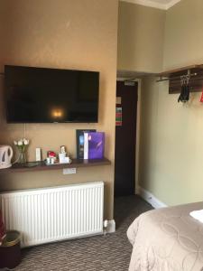 Single Room with Shared Bathroom room in Cornerways Guest House