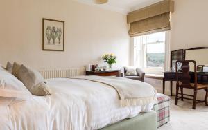 Superior King Room Redmire room in The Burgoyne Hotel
