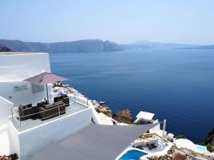 Aqua & Terra Traditional Cave Houses Santorini Greece