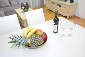 ROOMS & APARTMENTS DOBROTSKI DVORI