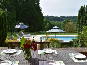 Maisons de vacances Cozy Holiday Home in Coux et Bigaroque with a Private Pool : Maison de Vacances 4 Chambres