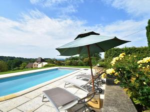Cozy Holiday Home in Coux et Bigaroque with a Private Pool