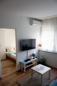 Meridian Apartment , 300m to Bus Terminal, Fast Wifi & Airport Transf