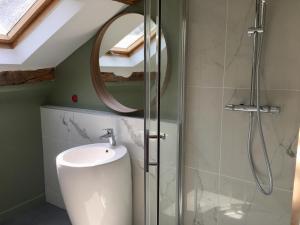 Maisons d'hotes La Maison des Arts : Chambre Double Standard