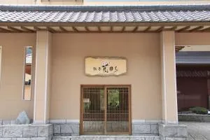 Ryotei Hanayura - Karurusu