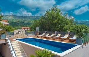 Villa Arya with heated swimming pool, roof hot tub, sauna and gym near the beach