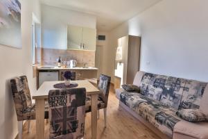 Studio Apartment with Sea View room in Buskovic
