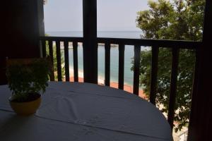 Apartment with Balcony and Sea View