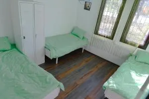 Hostel Belgrade Shungit Dragana Jeftića br 10 - Surčin