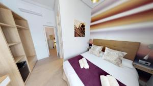 Deluxe Double Room with Balcony room in Hostal Boutique La Española by Bossh Hotels