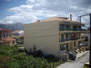 Dais Apartments