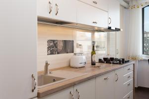 Central Luxury Flat with Terrace - Adela Accommodation - Ideal for long stays