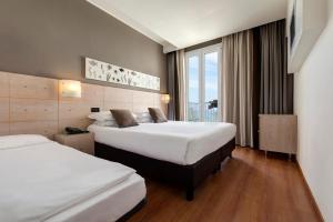 Superior Triple Room with Sea View room in Hotel Victoria Frontemare
