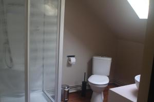 B&B / Chambres d'hotes Le lit de la Saane : Chambre Triple - Vue sur Jardin