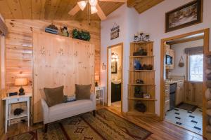 Family Suite with Two Queen Beds room in Fireside Lodge