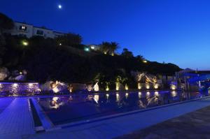 Dolphin Bay Family Beach Resort Syros Greece