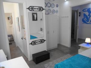 Monastiraki flea market & metro station appartment