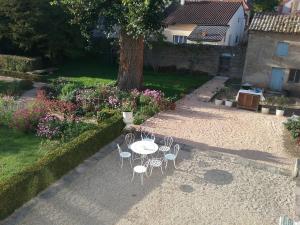 B&B / Chambres d'hotes Chateau de Prety - Maison d'Hotes : Chambre Familiale - Vue sur Jardin - Rose