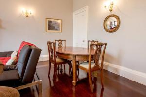 JOIVY Spacious Apt in New Town Prime Location