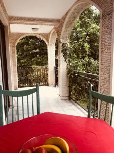 B. Ela rooms