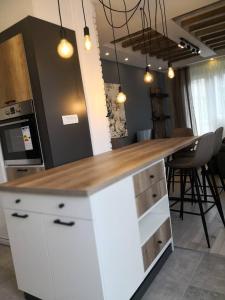 Luxury Loft Center #2 Min to Main Square# Parking