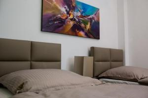 Laura Lifestyle and History