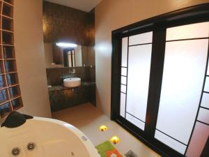 Сучасна Вілла з басейном на приватній території