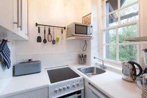 Apartment room in Dean Village Cottage