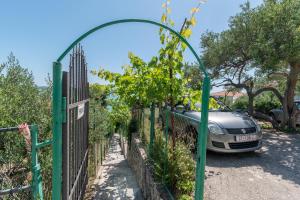 Unique Beachfront APT with Garden & Grill, near Trogir