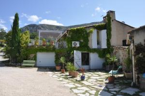 Maisons de vacances Le Jas Du Colombier : photos des chambres