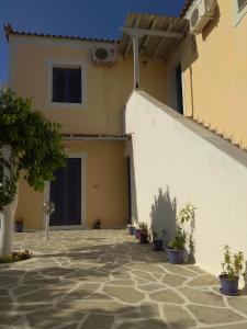 Old Harbor Apartments Spetses Greece