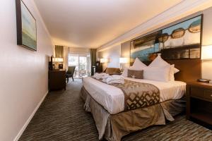 King Room with Partial Ocean View room in Tamarack Beach Hotel