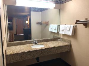 Queen Room with Two Queen Beds - Non-Smoking room in La Mirage Inn LAX Airport