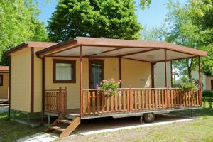 Mobile Home (5 Adults)