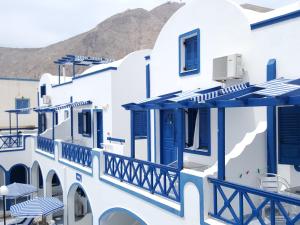 Roula Villa Studios & Apartments Santorini Greece