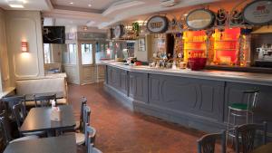 Hotels Hotel Les Frangins : photos des chambres