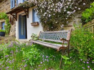 Maisons de vacances Charming typical Auvergne cottage with large garden and view of the countryside : photos des chambres