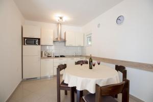 BUTO br. 2 (2+2 pax) 