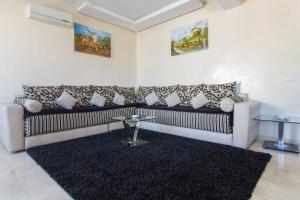 Res Mario 3 Lovely Apartment With Balcony & Sea View Free Wifi - Hôtels 4 étoiles à Casablanca