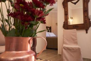 Kaminos Boutique Hotel