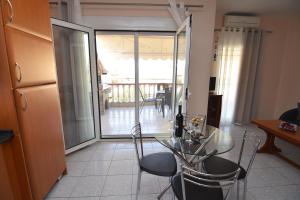 Elegant apartment near the beach